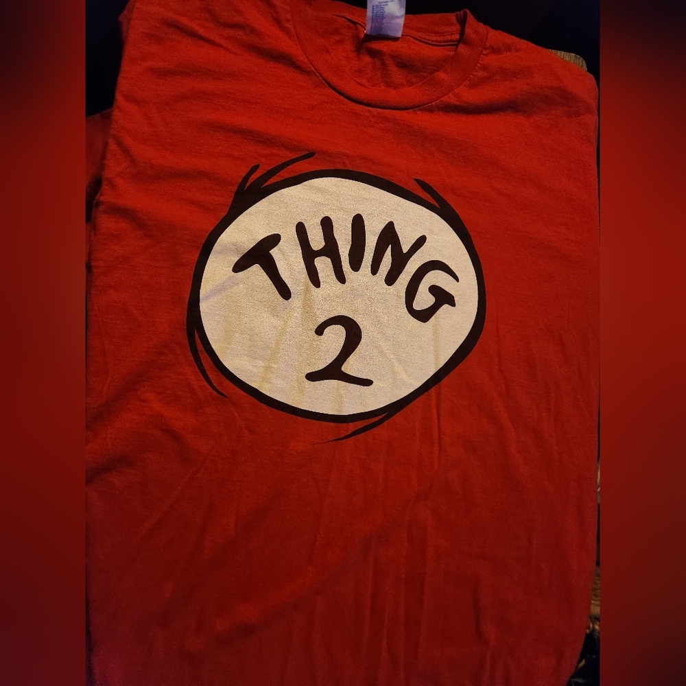 Universal Studios Dr Seuss Thing 2 red and white XL T-Shirt
